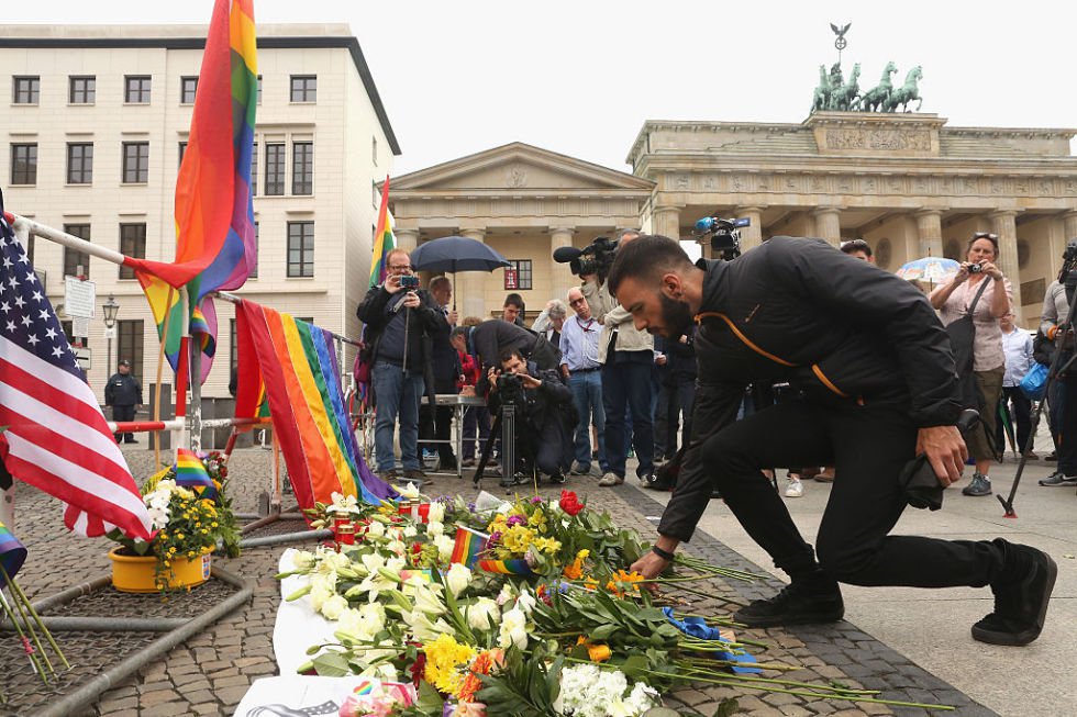 Az orlandói mészárlás emlékére - STYLENEWS - Aktuális - áldozat, franciaország, homofóbia, orlando, orlando lovoldozes, orlando shooting, orlando victims, párizs, terrorizmus, usa, 