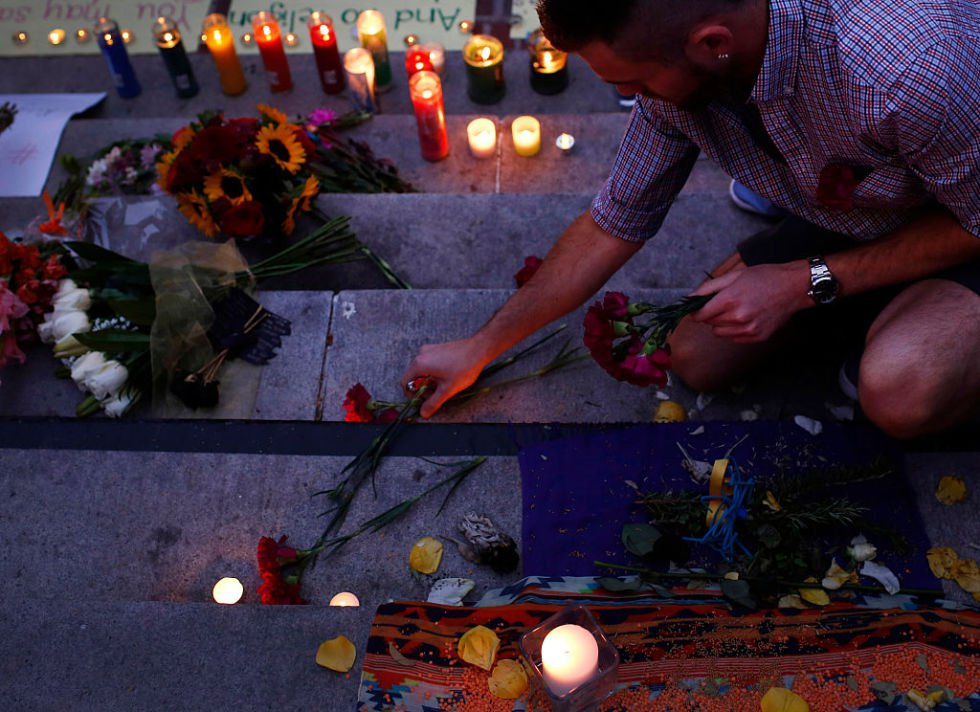 Az orlandói mészárlás emlékére - STYLENEWS - Aktuális - áldozat, franciaország, homofóbia, orlando, orlando lovoldozes, orlando shooting, orlando victims, párizs, terrorizmus, usa, 