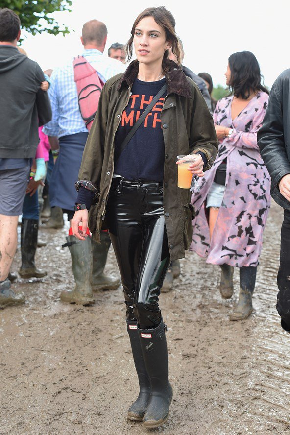 Gumicsizma és kukás kabát - avagy inspirálódj te is a Glastonbury fesztiválból - DIVAT&STÍLUS - Stílusiskola - alexa chung, cara delevingne, fashion, fesztivál 2016, glastonbury, poppy delevingne, 