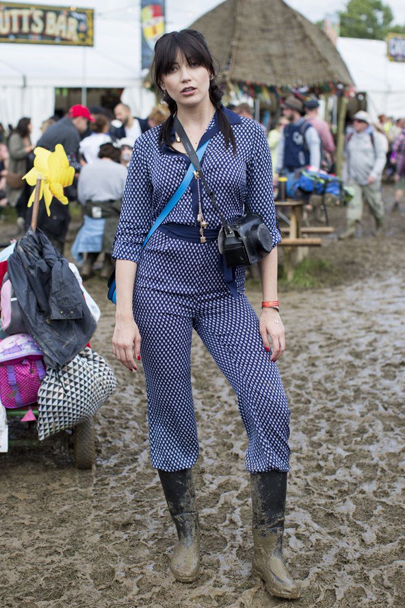 Gumicsizma és kukás kabát - avagy inspirálódj te is a Glastonbury fesztiválból - DIVAT&STÍLUS - Stílusiskola - alexa chung, cara delevingne, fashion, fesztivál 2016, glastonbury, poppy delevingne, 