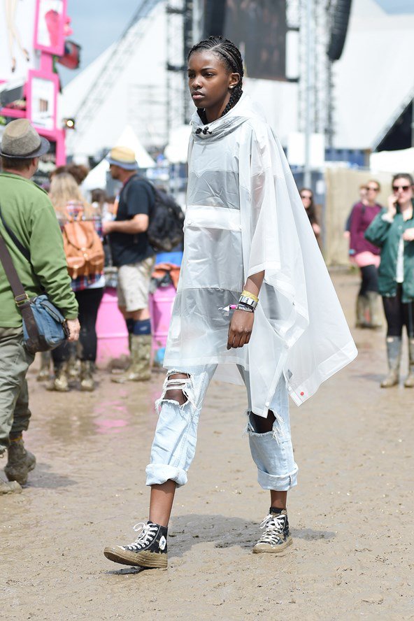 Gumicsizma és kukás kabát - avagy inspirálódj te is a Glastonbury fesztiválból - DIVAT&STÍLUS - Stílusiskola - alexa chung, cara delevingne, fashion, fesztivál 2016, glastonbury, poppy delevingne, 