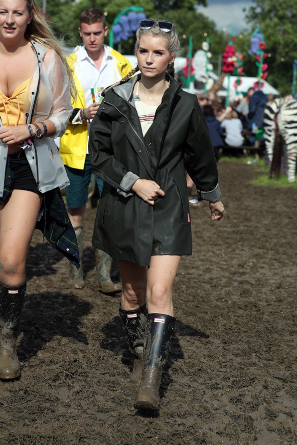 Gumicsizma és kukás kabát - avagy inspirálódj te is a Glastonbury fesztiválból - DIVAT&STÍLUS - Stílusiskola - alexa chung, cara delevingne, fashion, fesztivál 2016, glastonbury, poppy delevingne, 