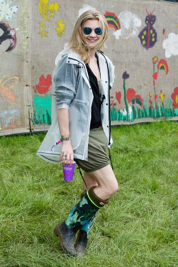 Gumicsizma és kukás kabát - avagy inspirálódj te is a Glastonbury fesztiválból - DIVAT&STÍLUS - Stílusiskola - alexa chung, cara delevingne, fashion, fesztivál 2016, glastonbury, poppy delevingne, 