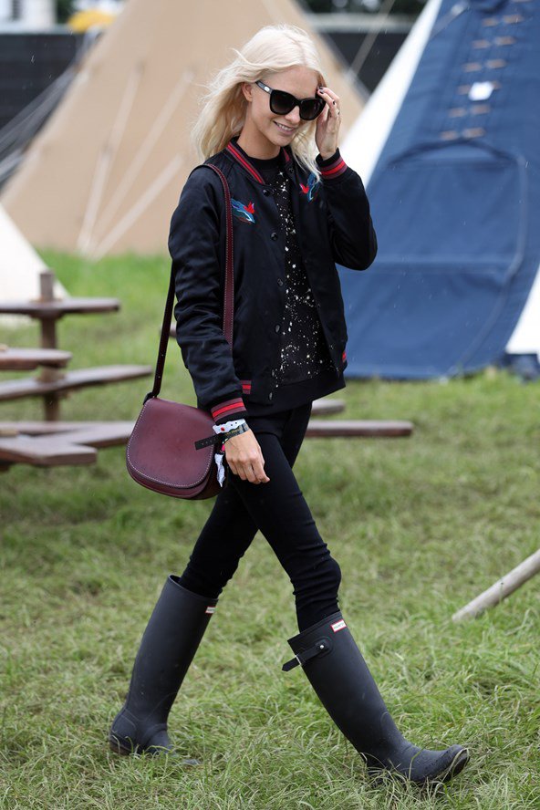 Gumicsizma és kukás kabát - avagy inspirálódj te is a Glastonbury fesztiválból - DIVAT&STÍLUS - Stílusiskola - alexa chung, cara delevingne, fashion, fesztivál 2016, glastonbury, poppy delevingne, 