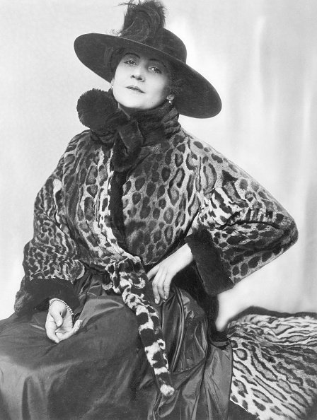 Ezt viselték az emberek, amikor te (meg az anyukád, meg a nagymamád) születtél - DIVAT&STÍLUS - Stílusiskola - divat, divatos ruhák, divatrend, divattervező, nadrágkosztüm, nadrágkosztümök, stílus, streetstyle, trend, 