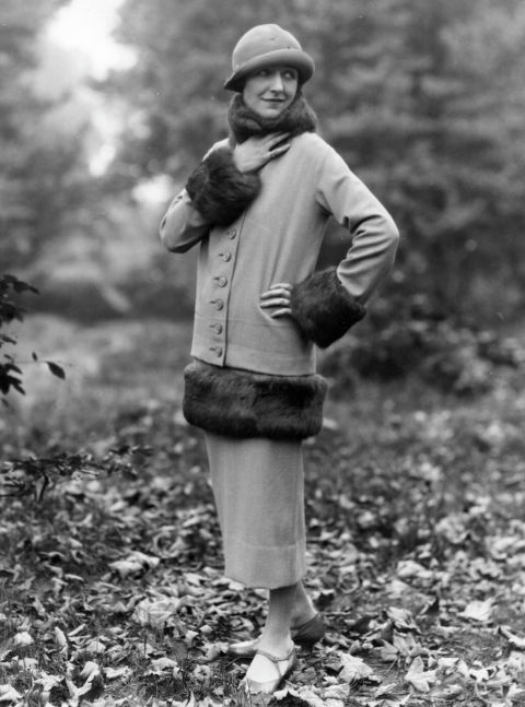 Ezt viselték az emberek, amikor te (meg az anyukád, meg a nagymamád) születtél - DIVAT&STÍLUS - Stílusiskola - divat, divatos ruhák, divatrend, divattervező, nadrágkosztüm, nadrágkosztümök, stílus, streetstyle, trend, 