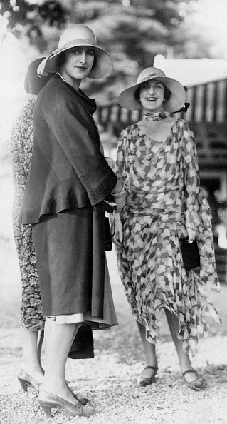 Ezt viselték az emberek, amikor te (meg az anyukád, meg a nagymamád) születtél - DIVAT&STÍLUS - Stílusiskola - divat, divatos ruhák, divatrend, divattervező, nadrágkosztüm, nadrágkosztümök, stílus, streetstyle, trend, 