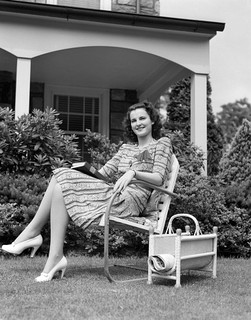 Ezt viselték az emberek, amikor te (meg az anyukád, meg a nagymamád) születtél - DIVAT&STÍLUS - Stílusiskola - divat, divatos ruhák, divatrend, divattervező, nadrágkosztüm, nadrágkosztümök, stílus, streetstyle, trend, 