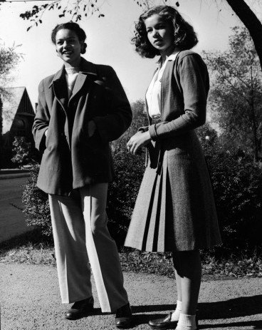 Ezt viselték az emberek, amikor te (meg az anyukád, meg a nagymamád) születtél - DIVAT&STÍLUS - Stílusiskola - 