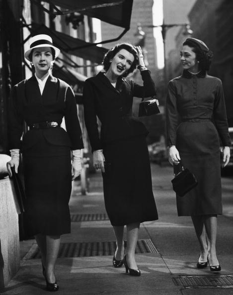 Ezt viselték az emberek, amikor te (meg az anyukád, meg a nagymamád) születtél - DIVAT&STÍLUS - Stílusiskola - 