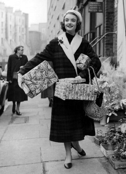 Ezt viselték az emberek, amikor te (meg az anyukád, meg a nagymamád) születtél - DIVAT&STÍLUS - Stílusiskola - 