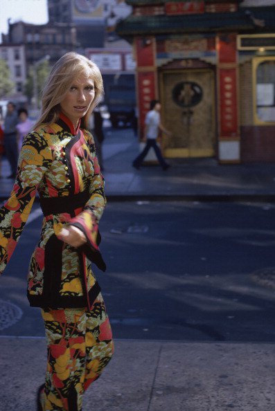 Ezt viselték az emberek, amikor te (meg az anyukád, meg a nagymamád) születtél - DIVAT&STÍLUS - Stílusiskola - divat, divatos ruhák, divatrend, divattervező, nadrágkosztüm, nadrágkosztümök, stílus, streetstyle, trend, 