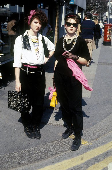 Ezt viselték az emberek, amikor te (meg az anyukád, meg a nagymamád) születtél - DIVAT&STÍLUS - Stílusiskola - divat, divatos ruhák, divatrend, divattervező, nadrágkosztüm, nadrágkosztümök, stílus, streetstyle, trend, 