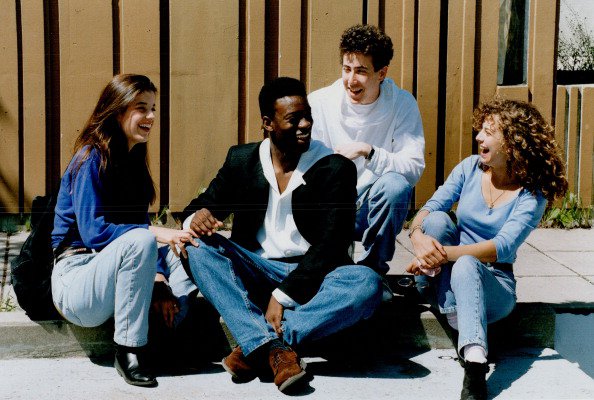 Ezt viselték az emberek, amikor te (meg az anyukád, meg a nagymamád) születtél - DIVAT&STÍLUS - Stílusiskola - divat, divatos ruhák, divatrend, divattervező, nadrágkosztüm, nadrágkosztümök, stílus, streetstyle, trend, 