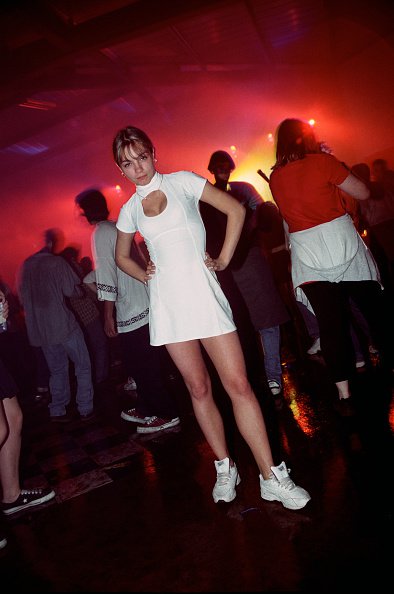 Ezt viselték az emberek, amikor te (meg az anyukád, meg a nagymamád) születtél - DIVAT&STÍLUS - Stílusiskola - divat, divatos ruhák, divatrend, divattervező, nadrágkosztüm, nadrágkosztümök, stílus, streetstyle, trend, 