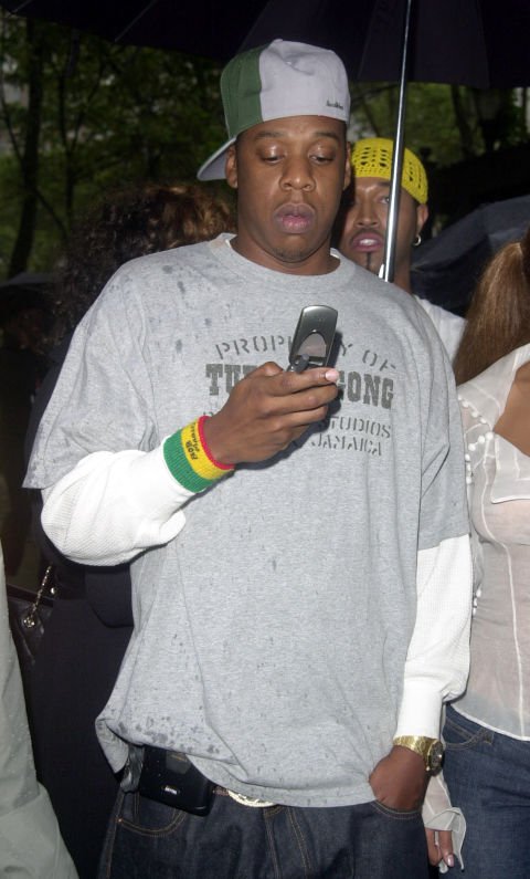 Leporoltunk egy régi stílust - Avagy amikor még az összecsukható telefon volt a menő - Celebrity -  - 