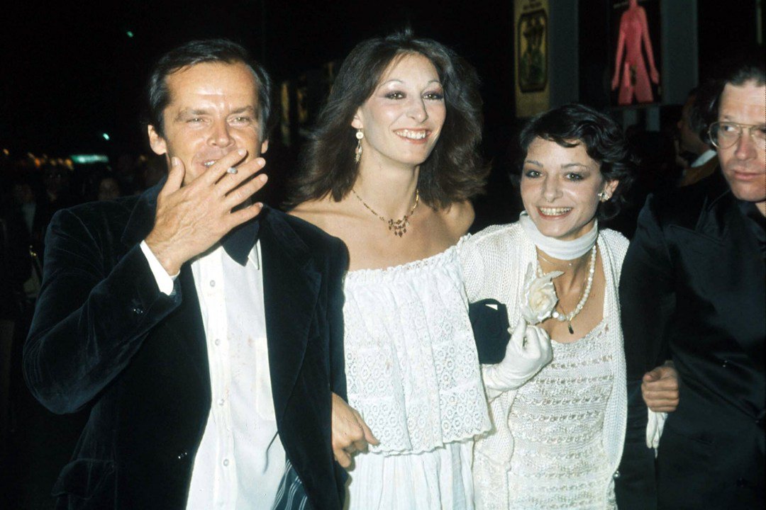 Az Addams Family Morticiája - Anjelica Houston 65 éves - Celebrity -  - addams family, anjelica huston, jack nicholson, morticia addams, 