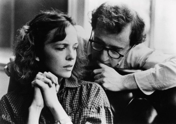 „A szív követelőző, akit akar, megszerzi. Ebben nincs logika. Találkozol valakivel, belezúgsz és véged.”- Híres emberek gondolatai a szerelemről - KERESD A NŐT  - Fesztelen mindennapok - idézetek, szerelem, sztárok, 