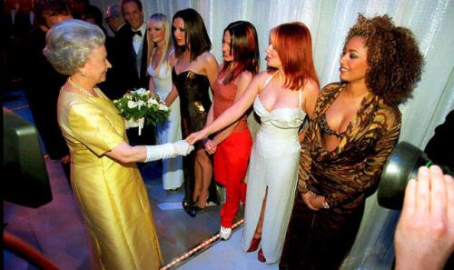 Spice World - Az elmúlt húsz év 50 kedvenc Spice Girls outfitje - DIVAT&STÍLUS - Celebrity - outfit, spice girls, stílus, 