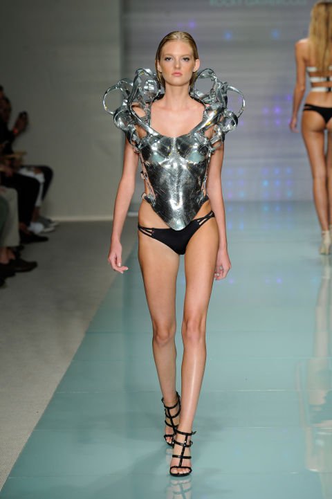 Ennél őrültebb fürdőruhákat már nem kérünk idén nyárra - DIVAT&STÍLUS - Stílusiskola - bikini, bikini body guide, bikini divat 2016, bikinibody, fürdőruha, strand, vízpart, 