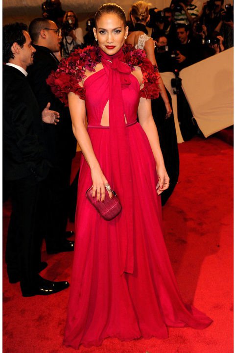 47 fotó a ma 47 éves Jennifer Lopez lehengerlő stílusáról - DIVAT&STÍLUS - Celebrity - chanel, grammy, grammy 2016, grammy awards, grammy díj, jennifer lopez, oscar gála, stílus, versace, zuhair murad, 