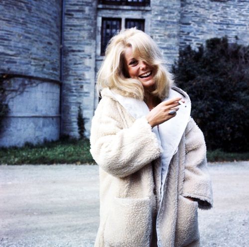 Catherine Deneuve, a klasszikus szépség - DIVAT&STÍLUS - Celebrity - Catherine Deneuve, elegancia, stílus, 