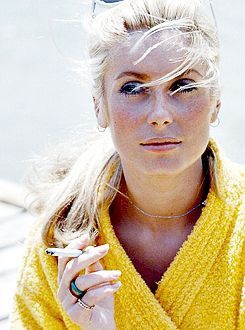 Catherine Deneuve, a klasszikus szépség - DIVAT&STÍLUS - Celebrity - Catherine Deneuve, elegancia, stílus, 