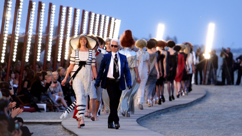 40 felejthetetlen Chanel-pillanat - 133 éve született Coco Chanel - Stílusiskola -  - chanel, coco chanel, couture, karl lagerfeld, ready to wear, 