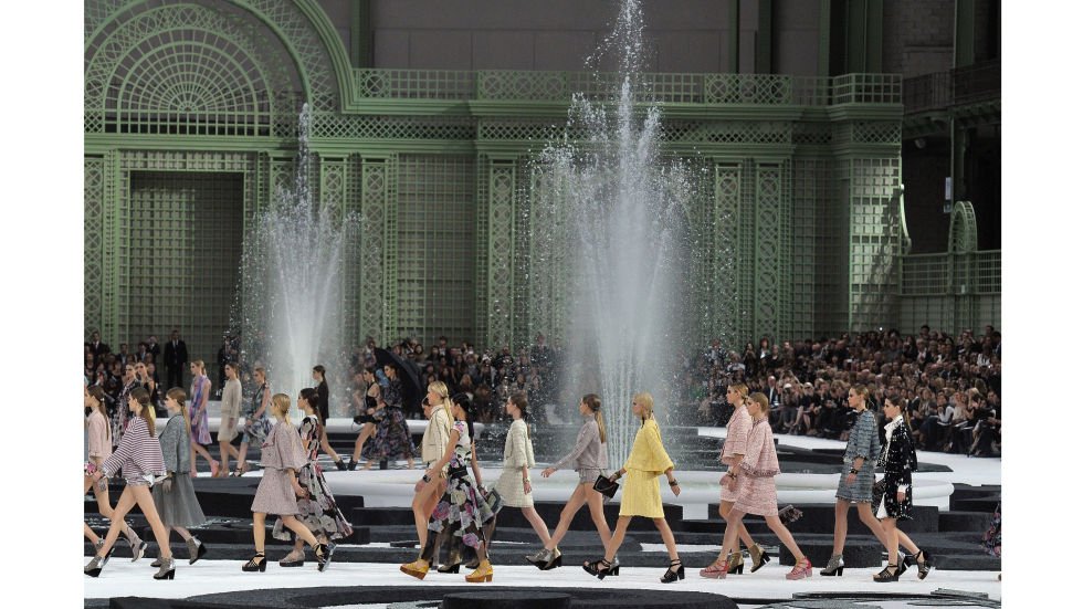 40 felejthetetlen Chanel-pillanat - 133 éve született Coco Chanel - Stílusiskola -  - chanel, coco chanel, couture, karl lagerfeld, ready to wear, 