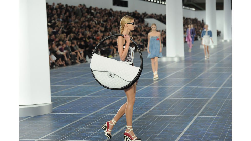 40 felejthetetlen Chanel-pillanat - 133 éve született Coco Chanel - Stílusiskola -  - chanel, coco chanel, couture, karl lagerfeld, ready to wear, 