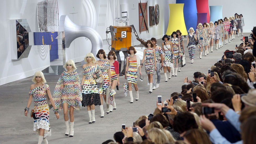 40 felejthetetlen Chanel-pillanat - 133 éve született Coco Chanel - Stílusiskola -  - chanel, coco chanel, couture, karl lagerfeld, ready to wear, 