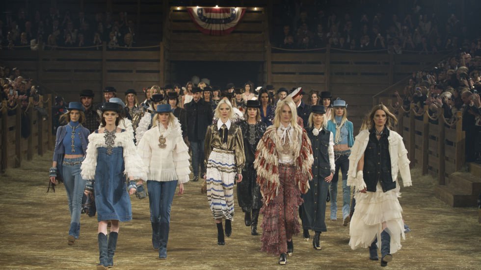 40 felejthetetlen Chanel-pillanat - 133 éve született Coco Chanel - Stílusiskola -  - chanel, coco chanel, couture, karl lagerfeld, ready to wear, 