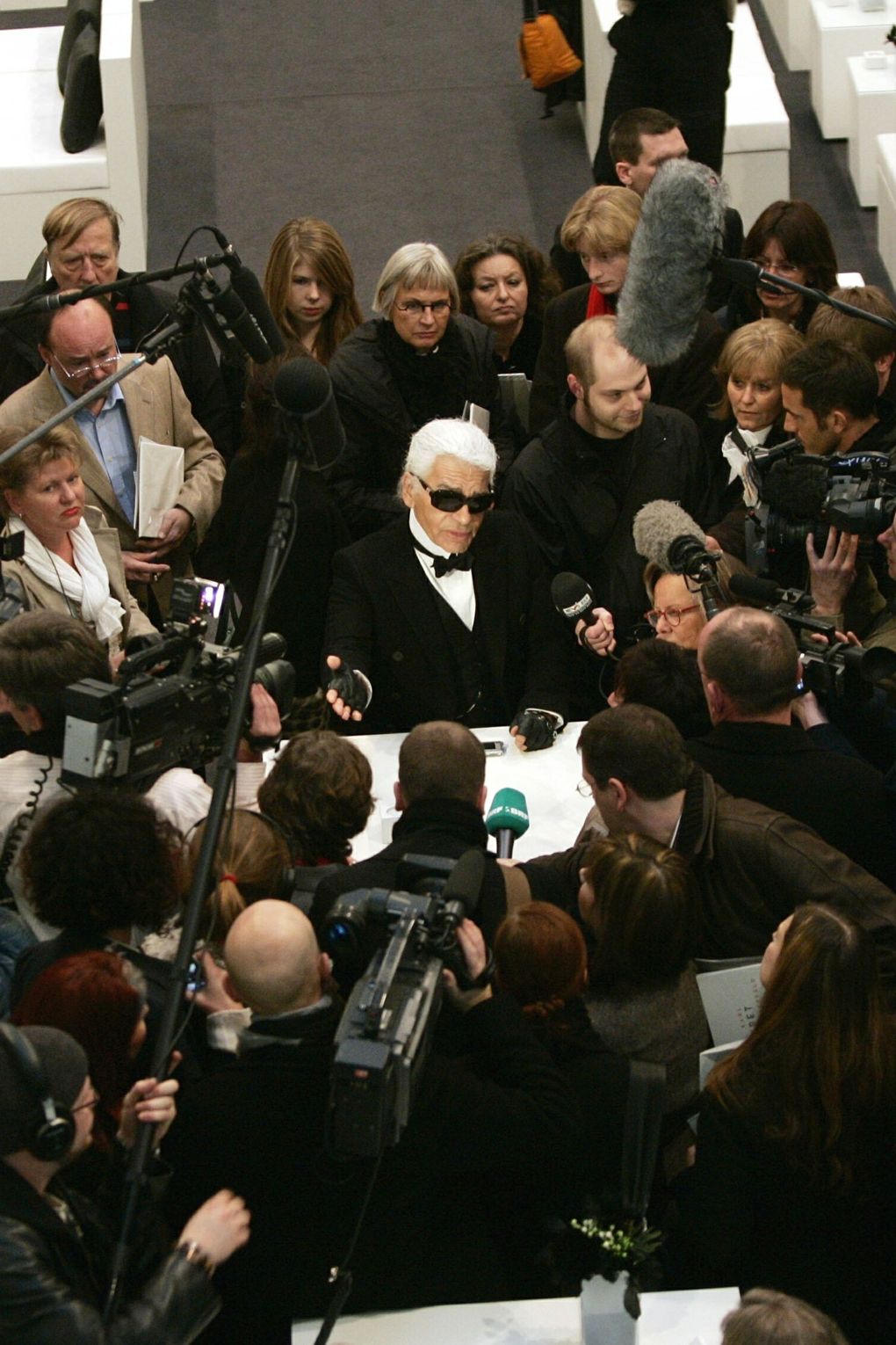 Az egyéniség ott kezdődik, ahol az összehasonlítás véget ér - Búcsúzunk Karl Lagerfeld-től - Celebrity -  - chanel, haute couture, karl lagerfeld, párizs, 