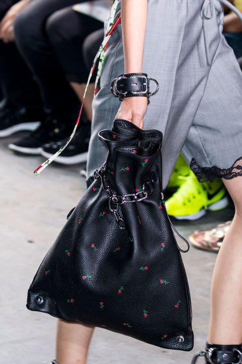 A legcoolabb cipők, táskák és kiegészítők a New York Fashion Weekről - DIVAT&STÍLUS - Hírek  - new york, new york fashion week, 