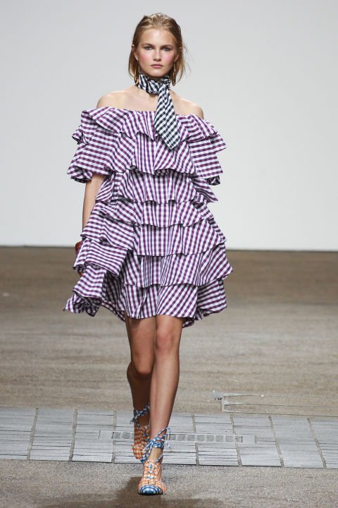 30 ruha, amit látnod kell a London Fashion Weekről - DIVAT&STÍLUS - Hírek  - london, london fashion week, stílus, tavasz/nyár2017, 