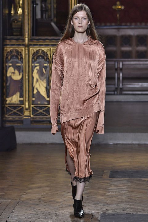 30 ruha, amit látnod kell a London Fashion Weekről - DIVAT&STÍLUS - Hírek  - london, london fashion week, stílus, tavasz/nyár2017, 