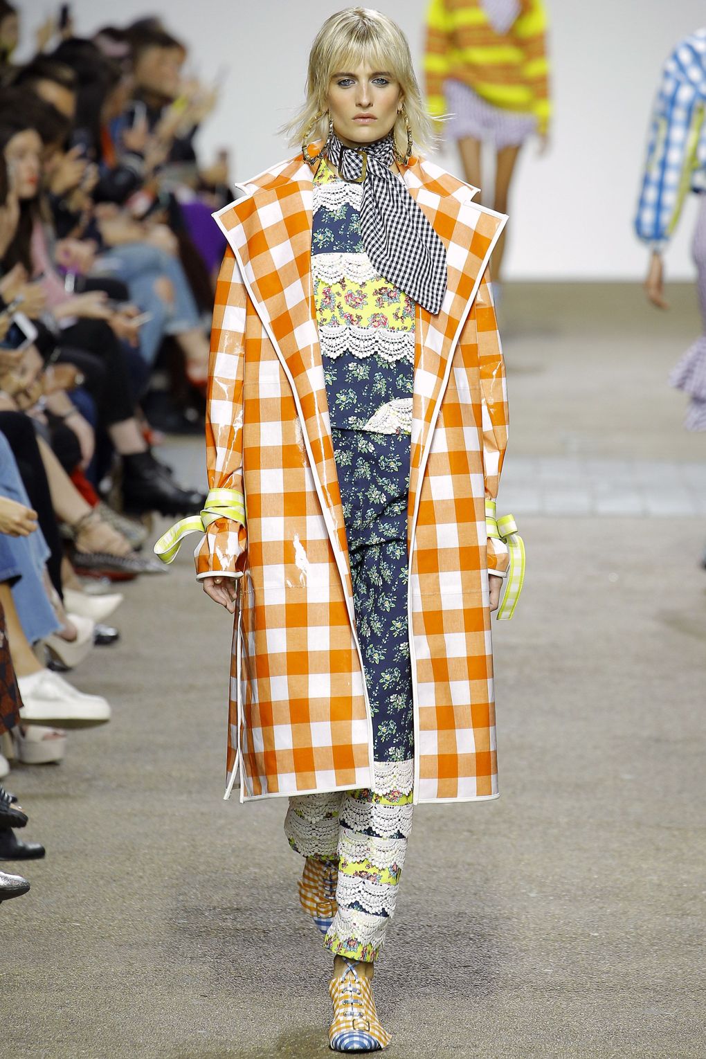 30 ruha, amit látnod kell a London Fashion Weekről - DIVAT&STÍLUS - Hírek  - london, london fashion week, stílus, tavasz/nyár2017, 