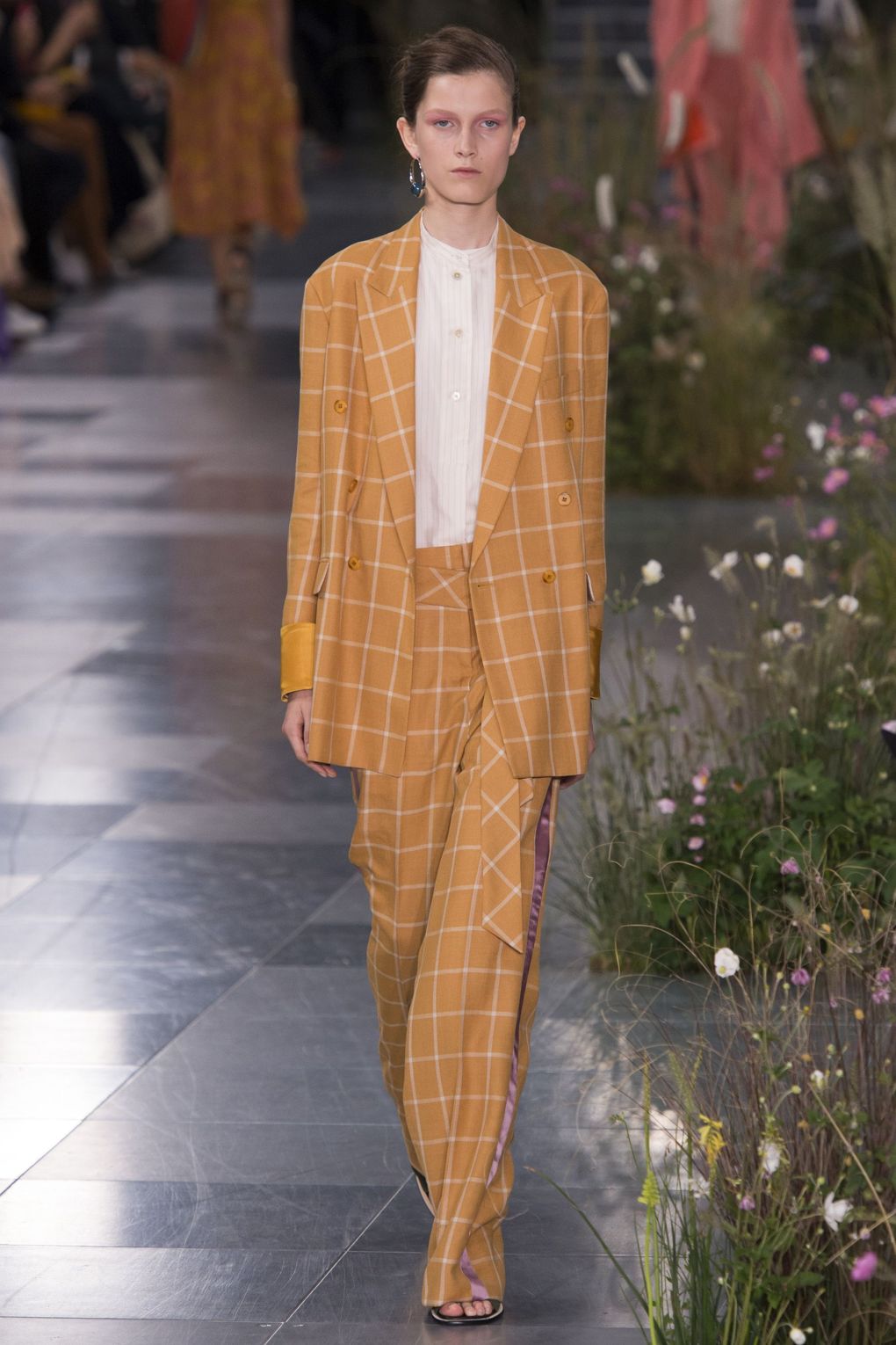 30 ruha, amit látnod kell a London Fashion Weekről - DIVAT&STÍLUS - Hírek  - london, london fashion week, stílus, tavasz/nyár2017, 