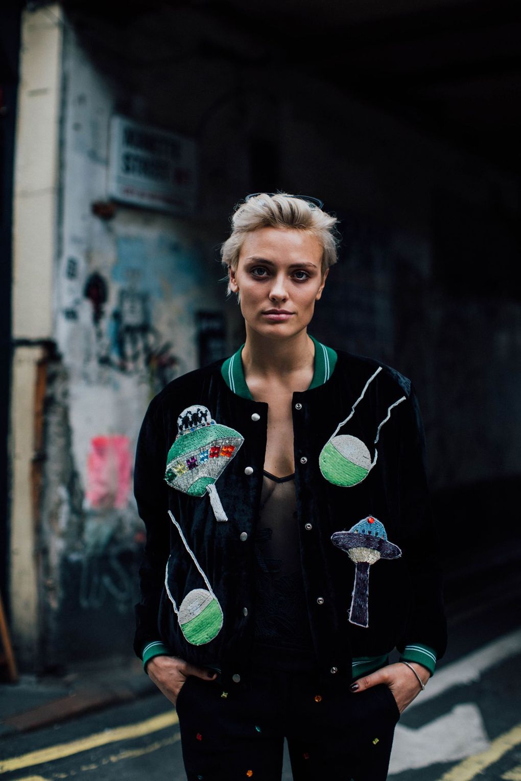 Az ultrasikkes londoniak - London Fashion Week utcai stíluskörkép - DIVAT&STÍLUS - Stílusiskola - london, londoni divathét, streetstyle at.com, 