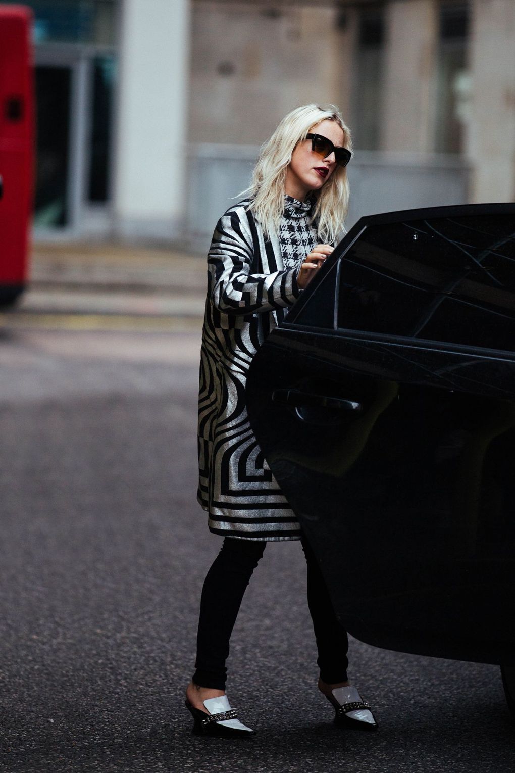 Az ultrasikkes londoniak - London Fashion Week utcai stíluskörkép - DIVAT&STÍLUS - Stílusiskola - london, londoni divathét, streetstyle at.com, 