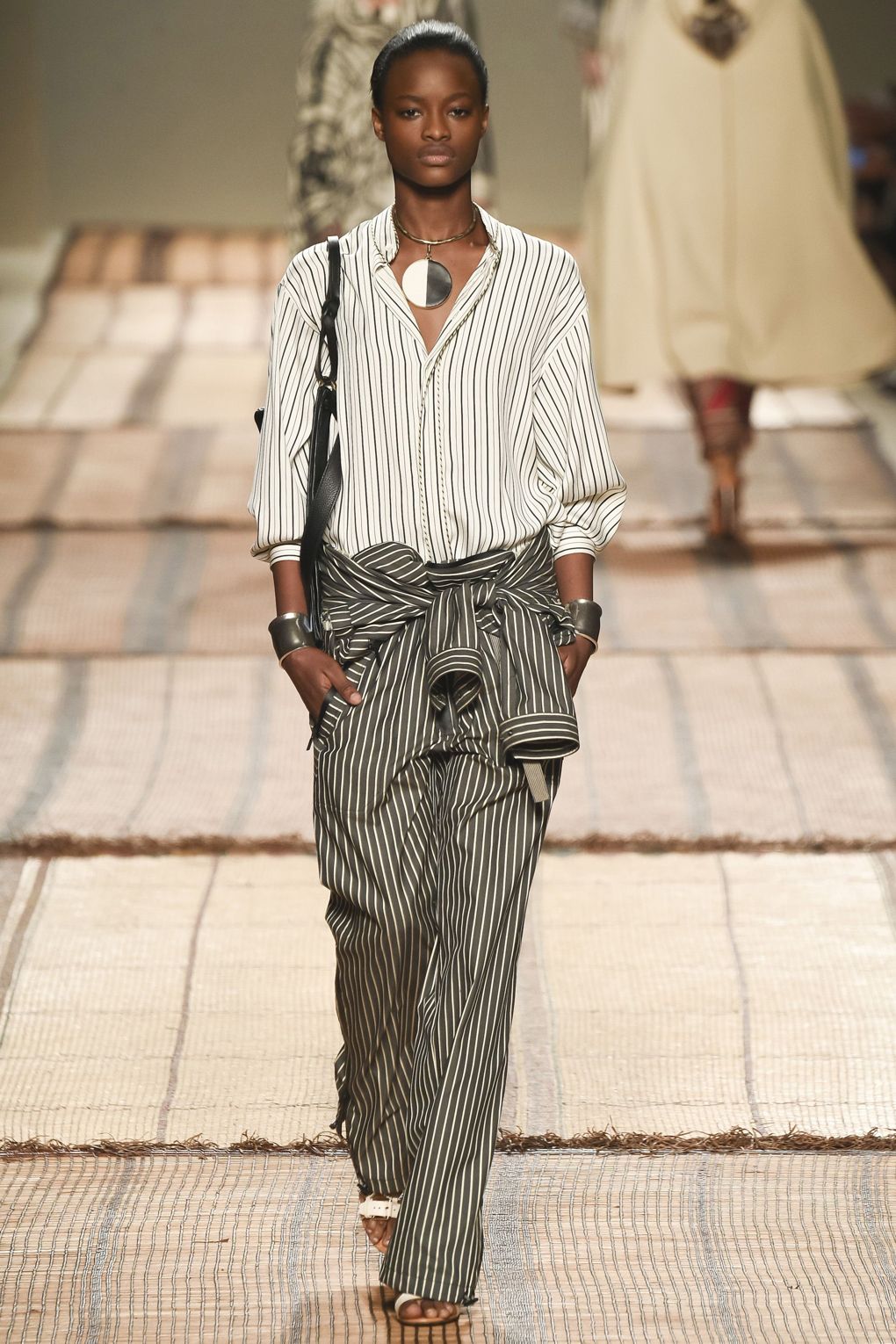 30 legcoolabb outfit, amit látnod kell a Milánói Divathétről - DIVAT&STÍLUS - Stílusiskola - milánó, milánói divathét, tavasz/nyár 2017, 