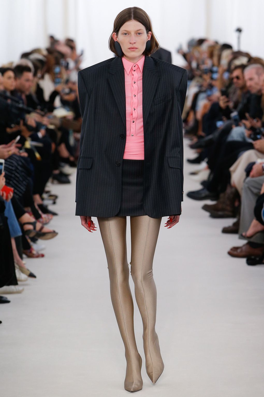 Párizsban járt a nyár - DIVAT&STÍLUS - Hírek  - balenciaga, chanel, fashion week, párizs, tavasz/nyár2017, 