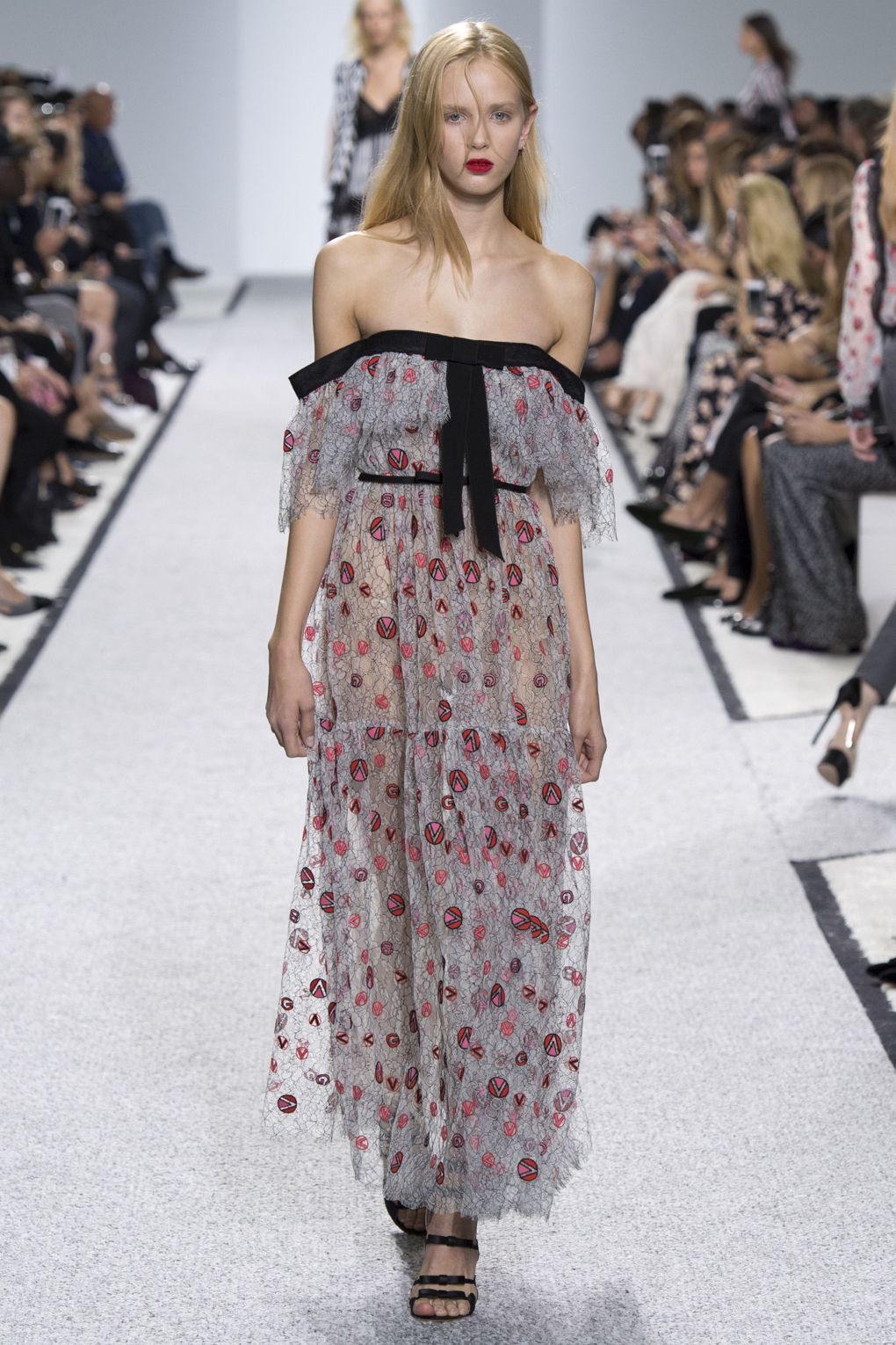 Párizsban járt a nyár - DIVAT&STÍLUS - Hírek  - balenciaga, chanel, fashion week, párizs, tavasz/nyár2017, 