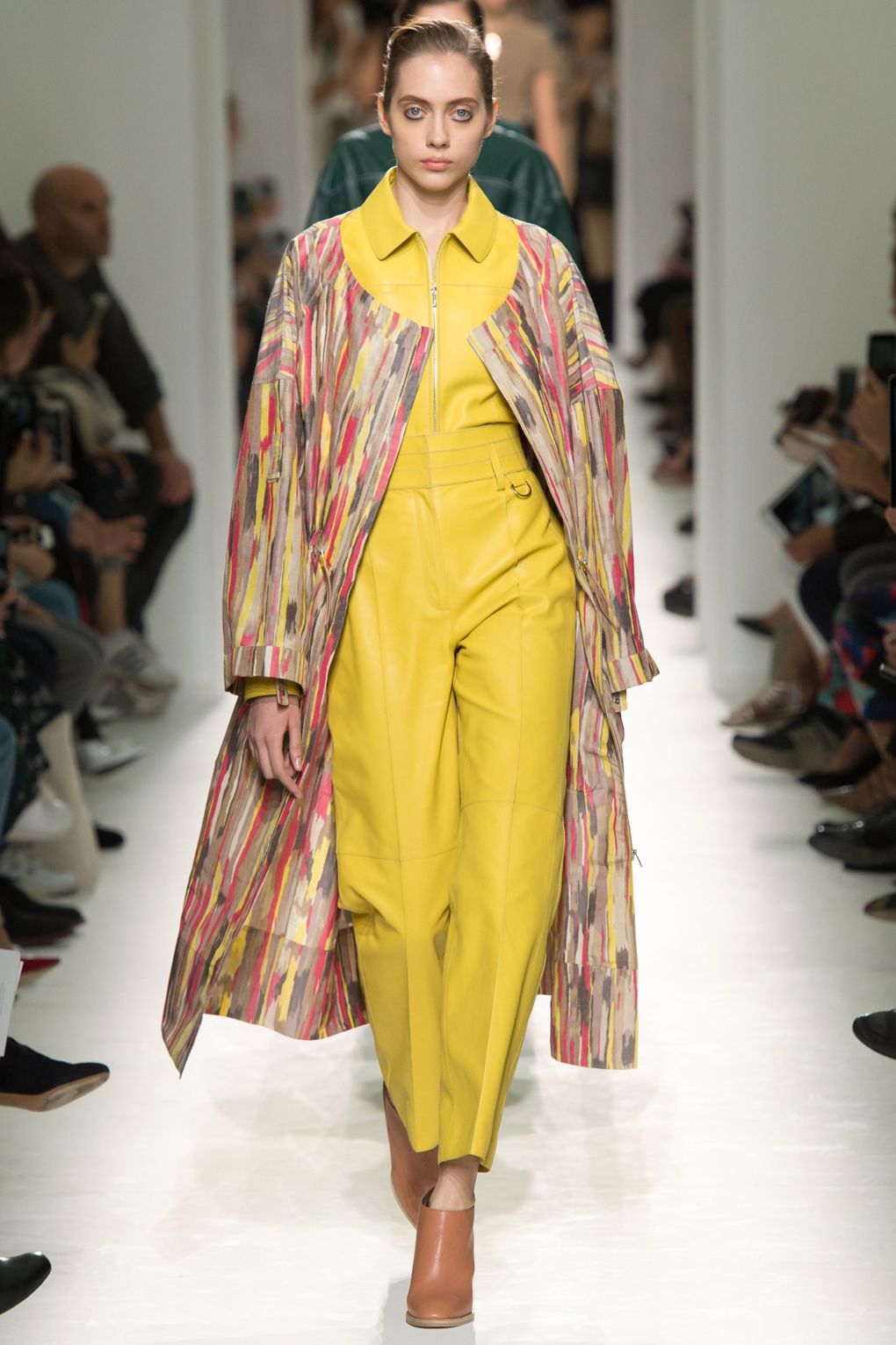 Párizsban járt a nyár - DIVAT&STÍLUS - Hírek  - balenciaga, chanel, fashion week, párizs, tavasz/nyár2017, 