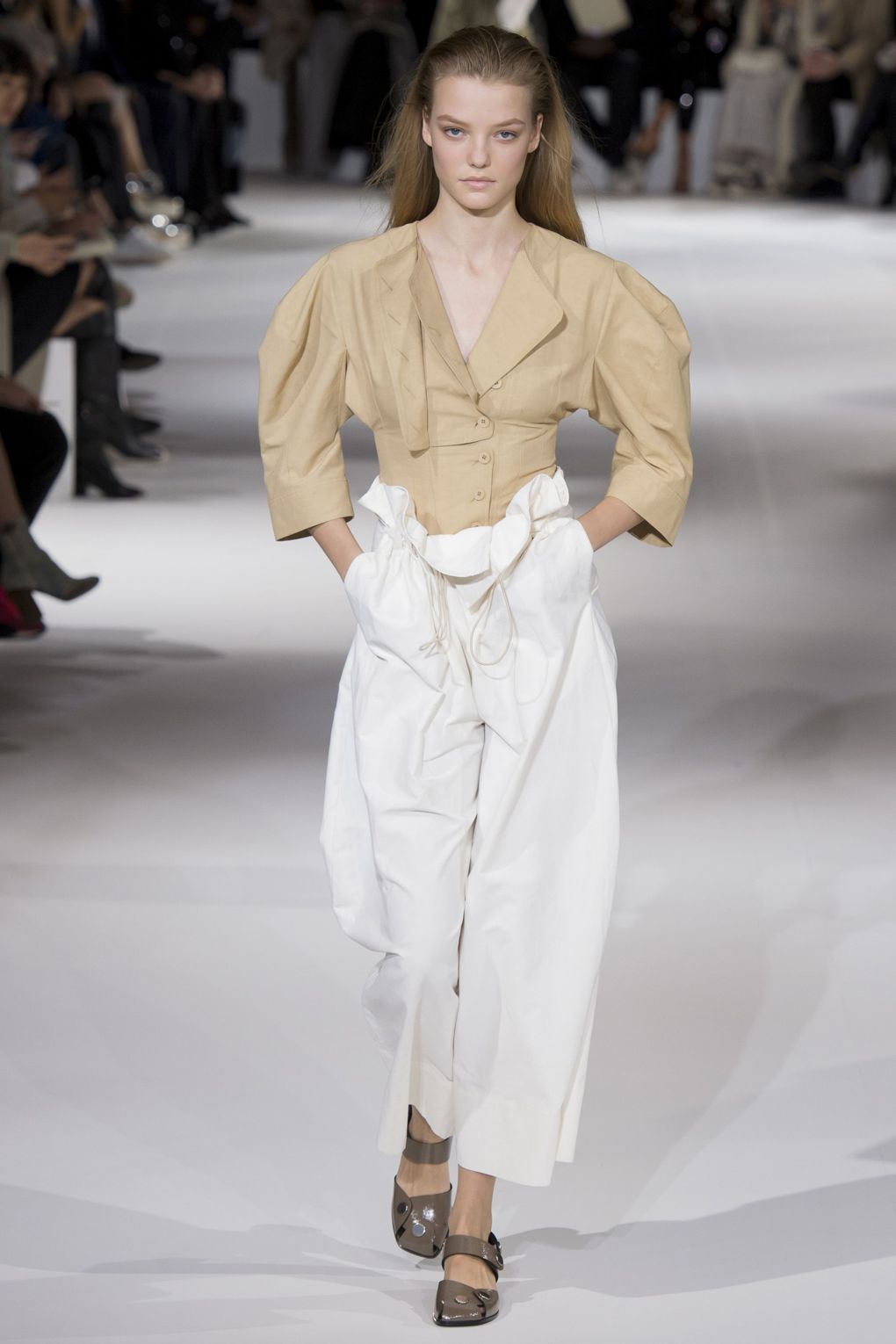 Párizsban járt a nyár - DIVAT&STÍLUS - Hírek  - balenciaga, chanel, fashion week, párizs, tavasz/nyár2017, 