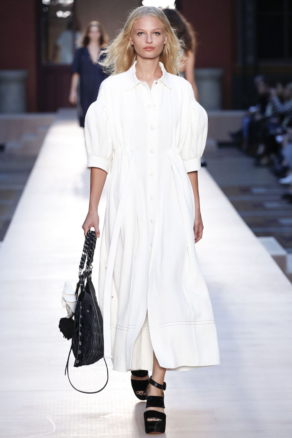 Párizsban járt a nyár - DIVAT&STÍLUS - Hírek  - balenciaga, chanel, fashion week, párizs, tavasz/nyár2017, 