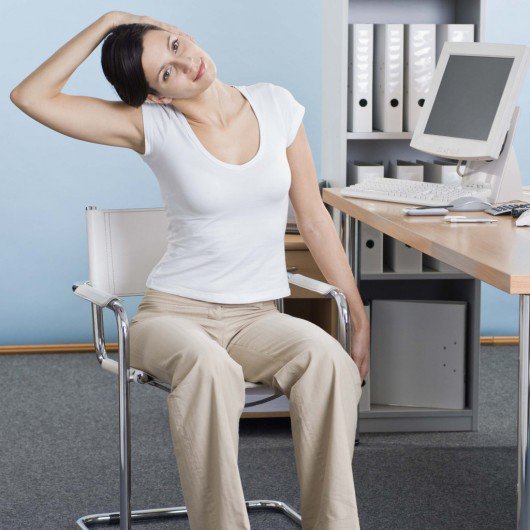 A 10 leghatékonyabb irodai nyújtógyakorlat, hogy felpezsdítsd a dolgos hétköznapokat - STYLELIFE - Egészség - edzés, életstílus, irodai edzés, irodai munka, nyújtás, októberre ajánljuk, 